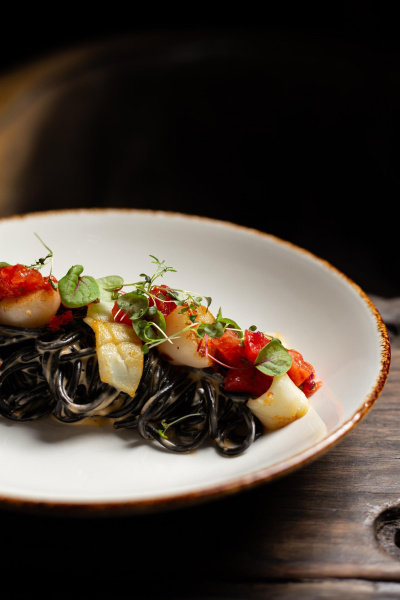 Black pasta с гребешками
